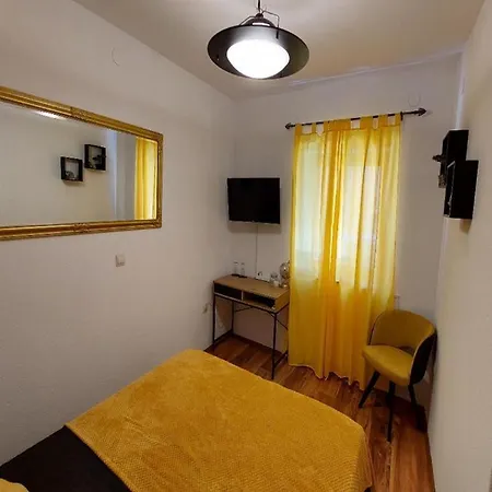 4 Colors Rooms,