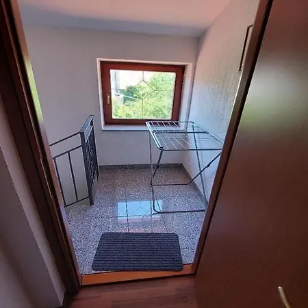 4 Colors Rooms, Cres