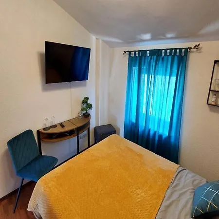 4 Colors Rooms, Cres