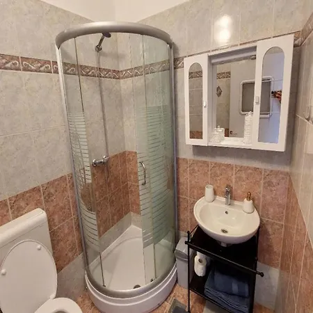 4 Colors Rooms, 3*
