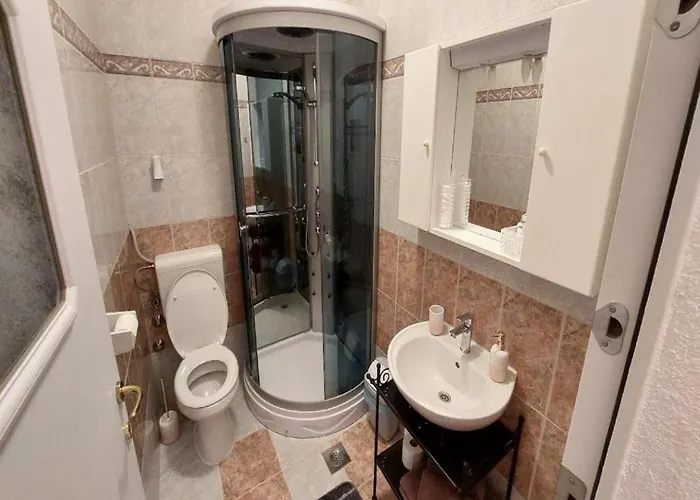 4 Colors Rooms, 3*