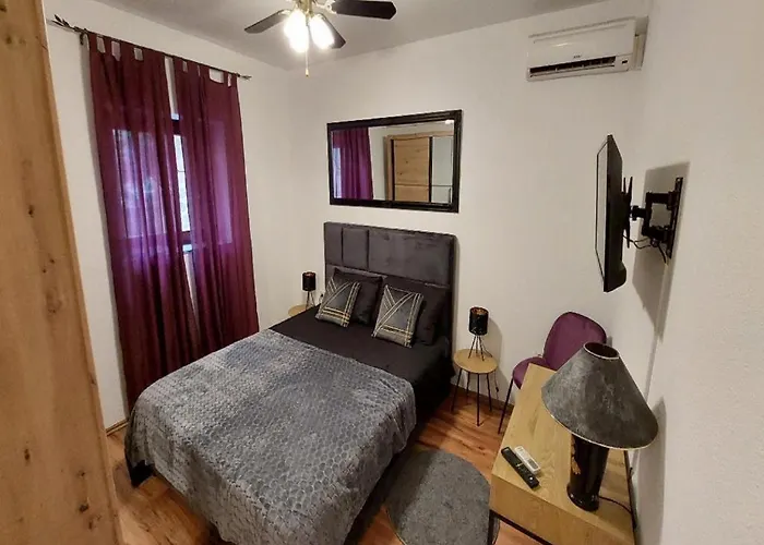 4 Colors Rooms, Cres