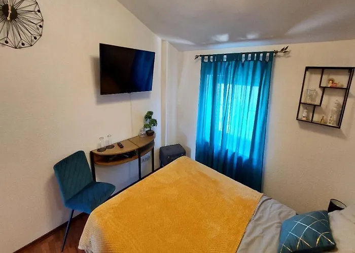 4 Colors Rooms, Cres