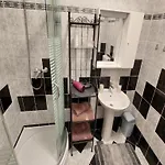 4 Colors Rooms, Konukevi