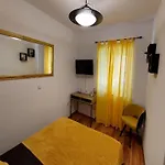 4 Colors Rooms,