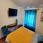 4 Colors Rooms, Cres