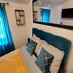 4 Colors Rooms,