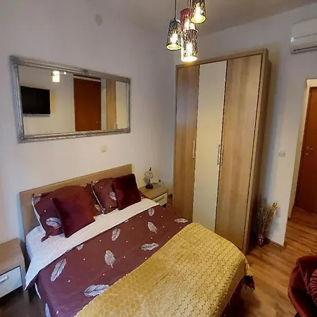 4 Colors Rooms, 3* קרס