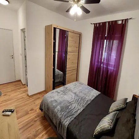 4 Colors Rooms, 3* Cres