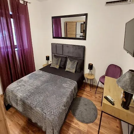 4 Colors Rooms, בית הארחה 3*