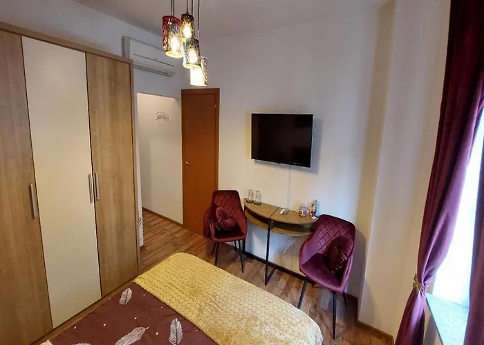 Πανσιόν 4 Colors Rooms, 3*