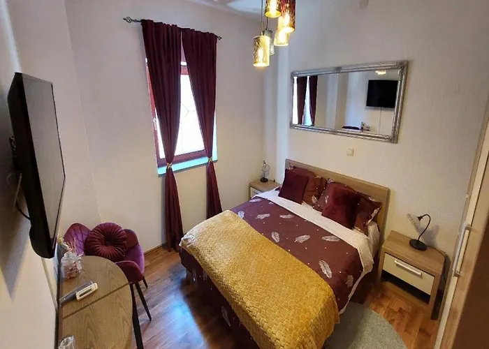 Πανσιόν 4 Colors Rooms,