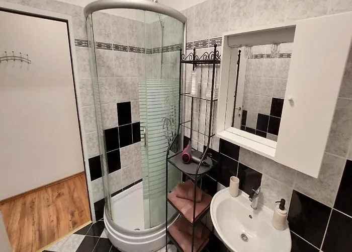 Πανσιόν 4 Colors Rooms, Cres