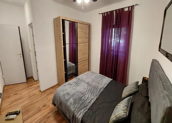 4 Colors Rooms, Πανσιόν 3*