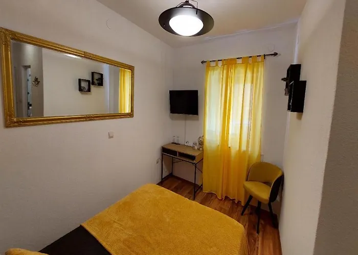 4 Colors Rooms,