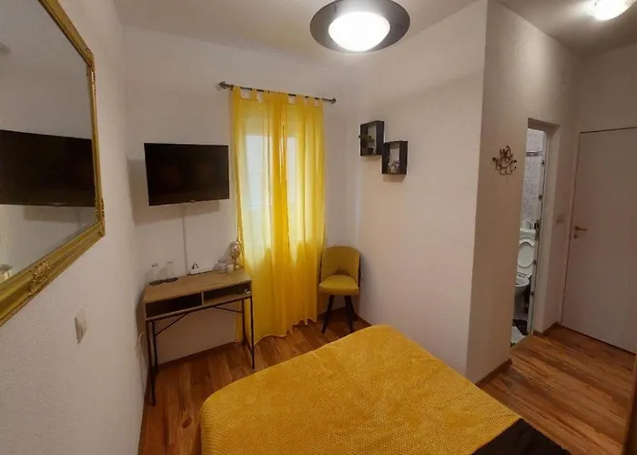 Πανσιόν 4 Colors Rooms, 3*