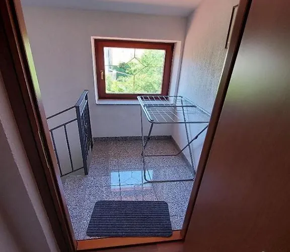 4 Colors Rooms, Cres