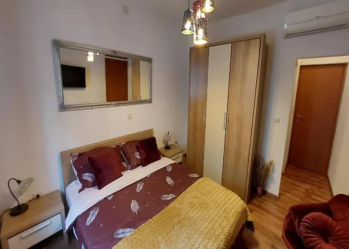 4 Colors Rooms, 3* 크레스